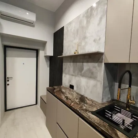 Apartment однокімнатна студіо на площі ринок